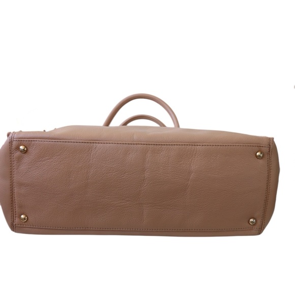 CHANEL Executive Tote Bag Vintage Beige Caviar Leather Medium 24k Gold Hardware - Picture 9 of 13